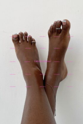 Jolie pied sexy