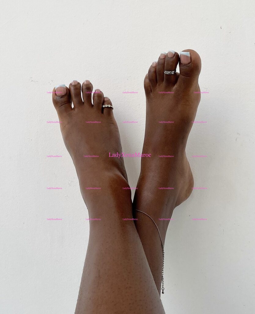 Jolie pied sexy