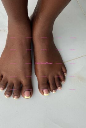 Jolie pied sexy