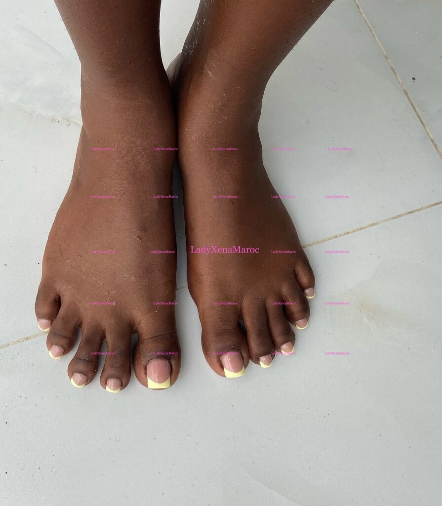 Jolie pied sexy