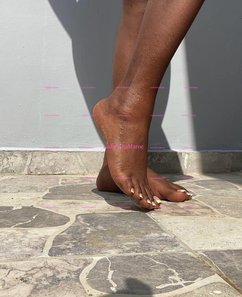 Jolie pied sexy