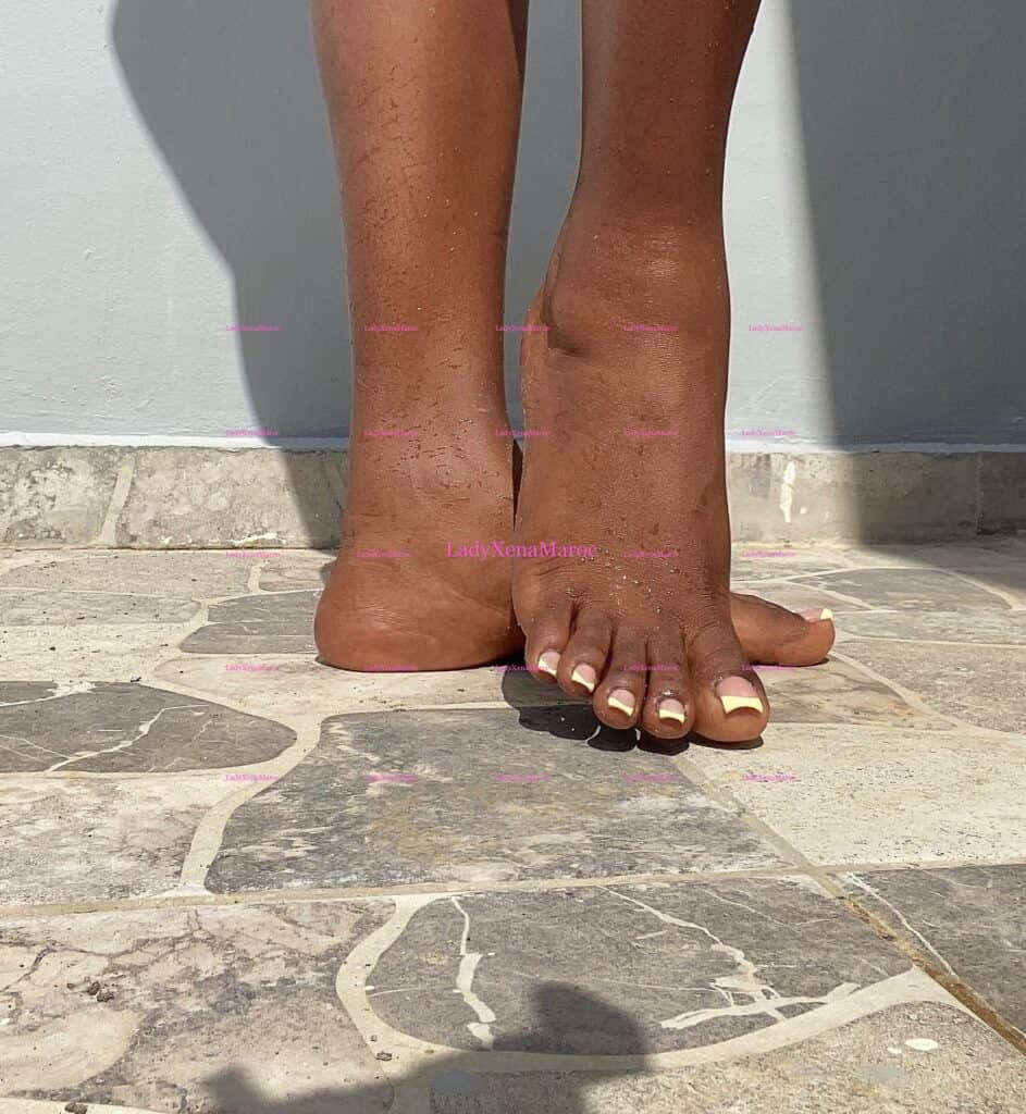 Jolie pied sexy